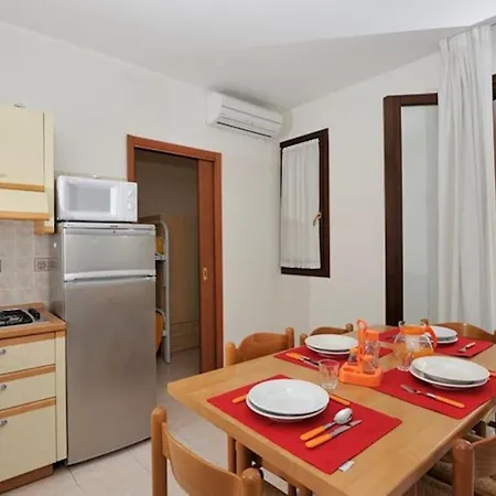 Cozy Four-roomed Flat With Garden And Swimming Pool - By Beahost